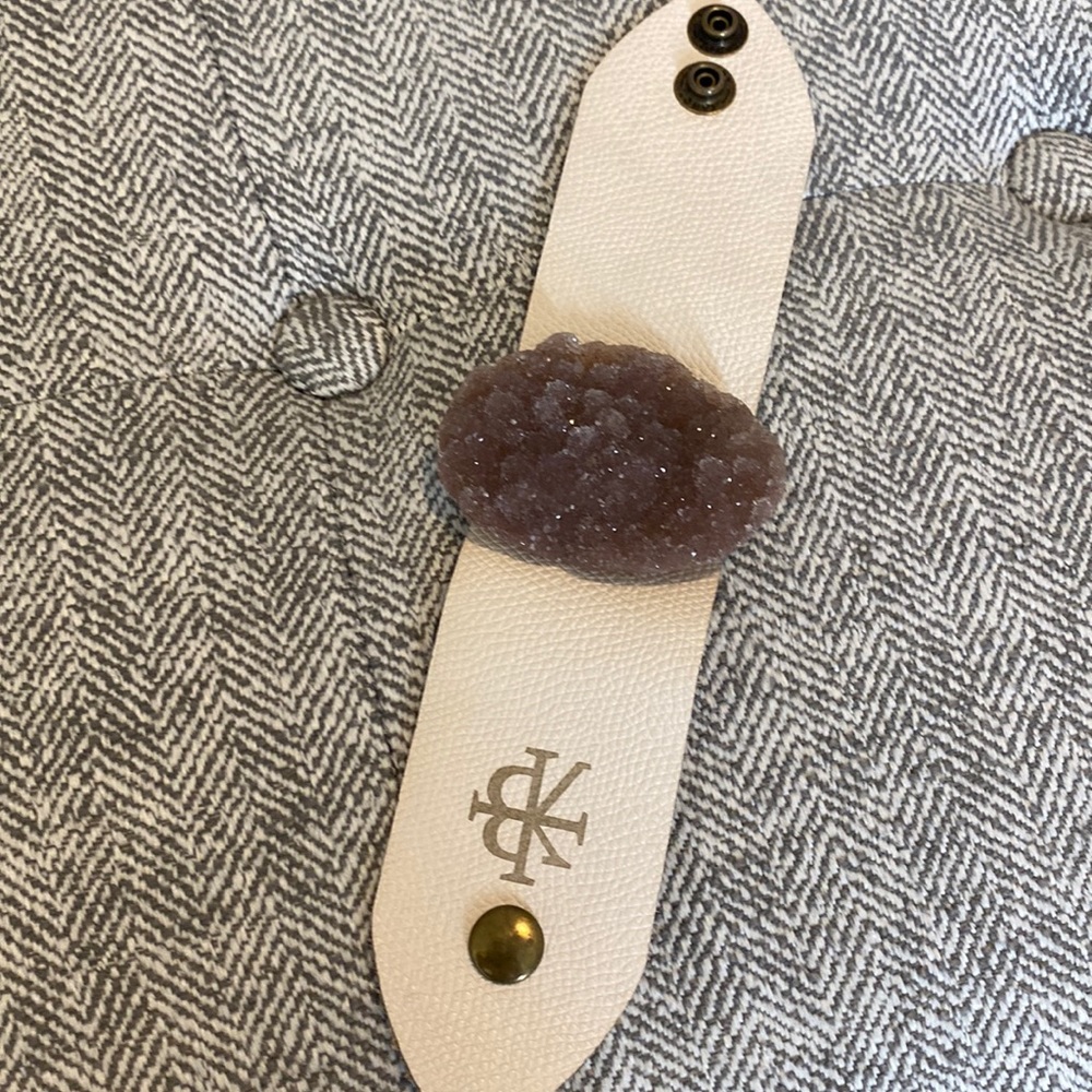 Not sure what brand is this? Anyone knows? I want to get more accessories!
